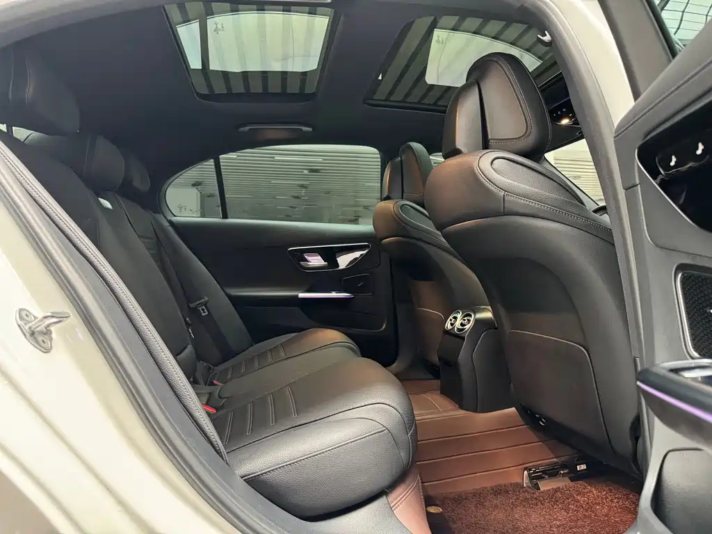 Mercedes-Benz C-Class 2023 — фото 23