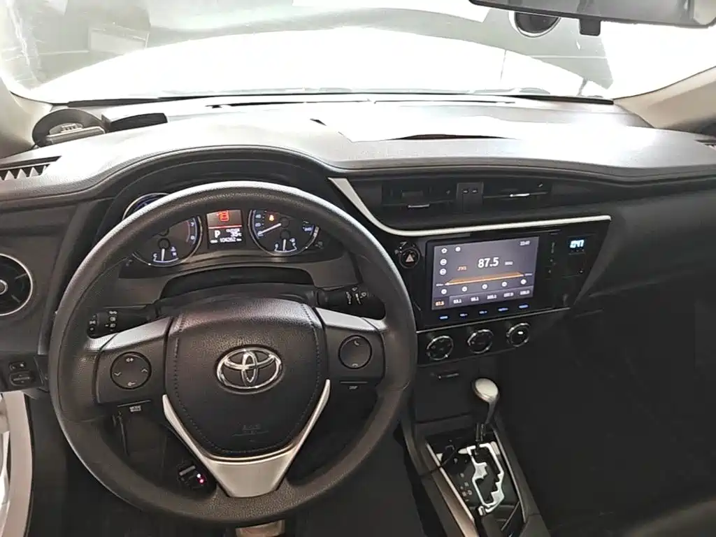 Toyota Corolla 2018 — фото 10