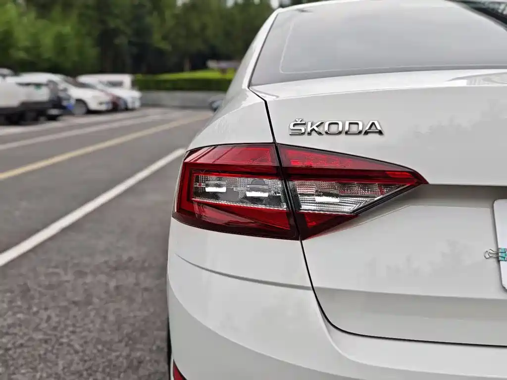 Skoda Octavia 2018 — фото 25