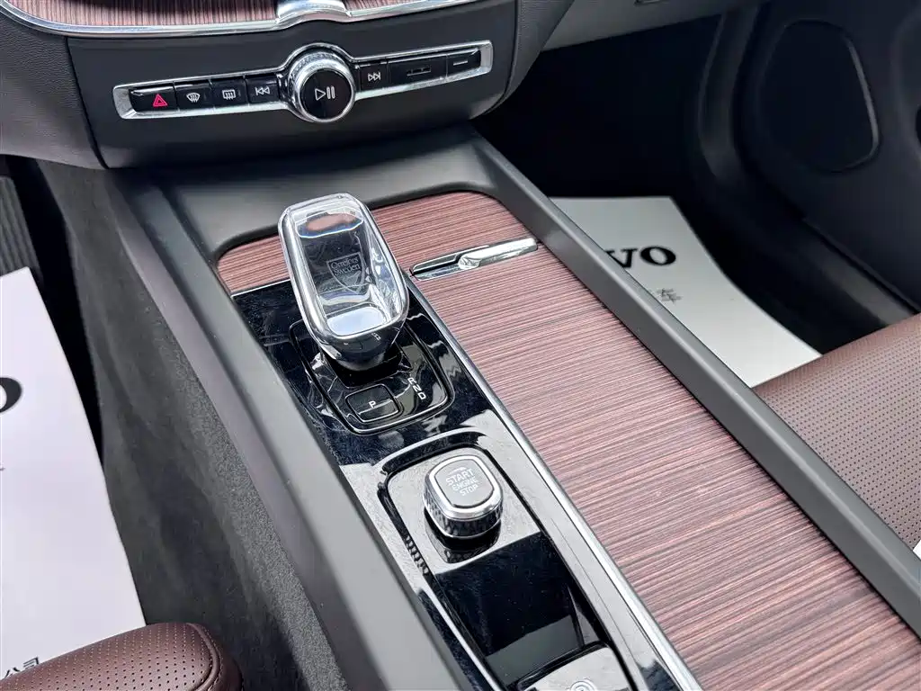 Volvo XC60 PHEV 2024 — фото 10