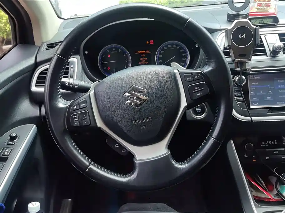 Suzuki S-Cross 2014 — фото 15