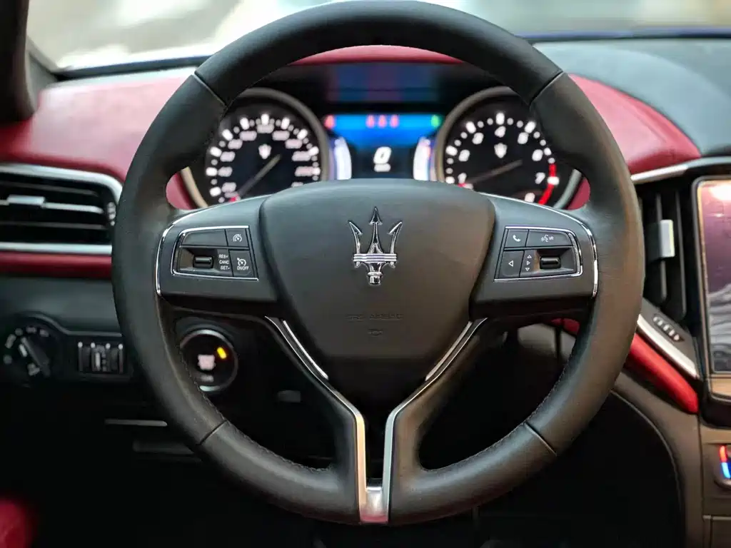 Maserati Ghibli 2017 — фото 15