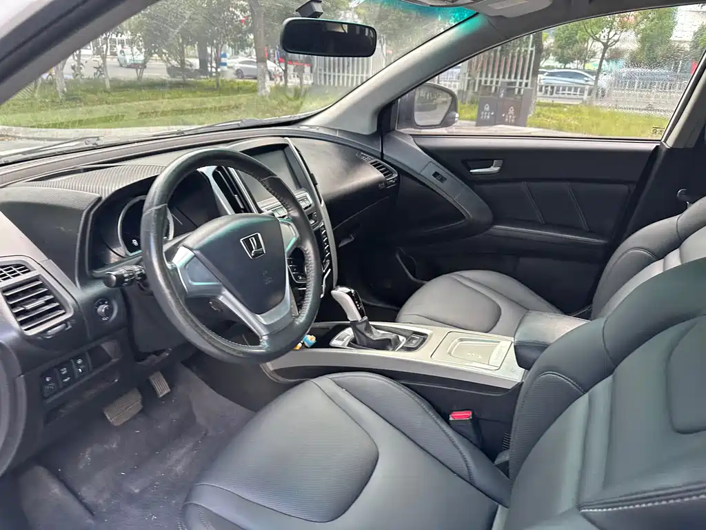 Luxgen You6 SUV 2015 — фото 15