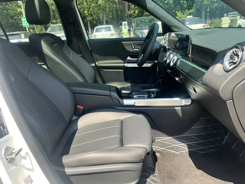 Mercedes-Benz GLB 2023 — фото 16