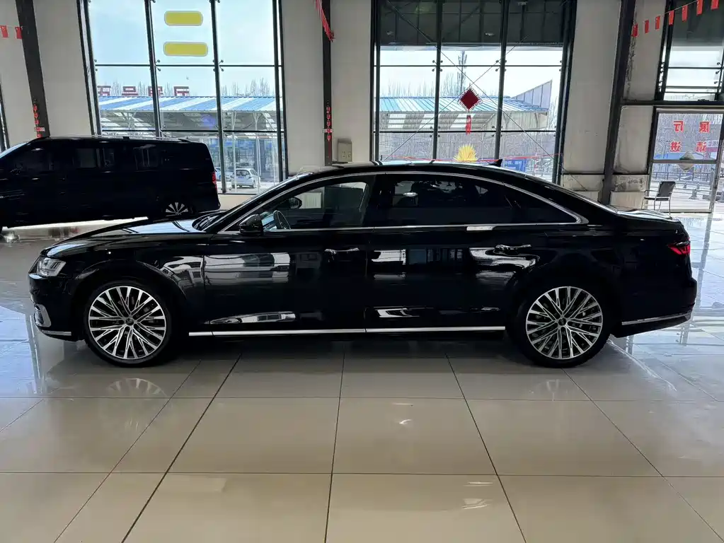 Audi A8 2021 — фото 20