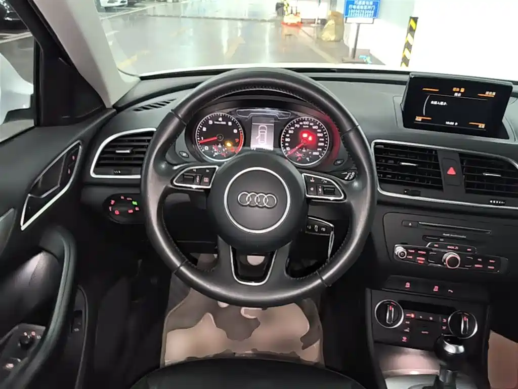 Audi Q3 2017 — фото 11