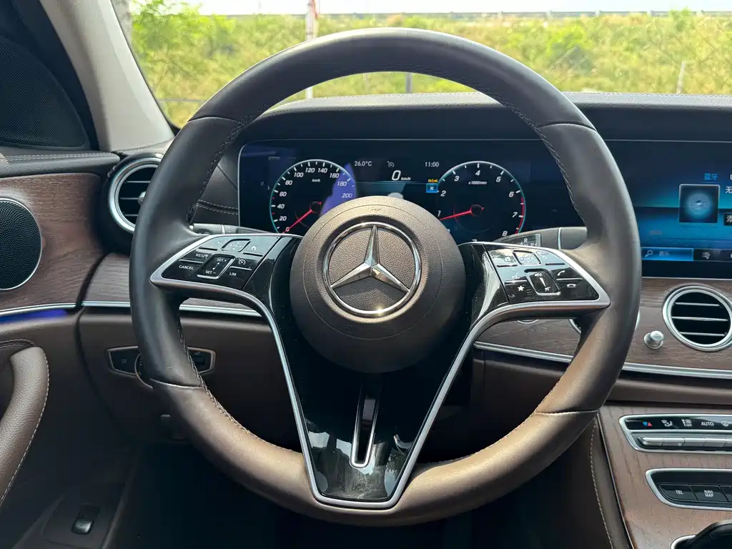 Mercedes-Benz E-Class 2023 — фото 10