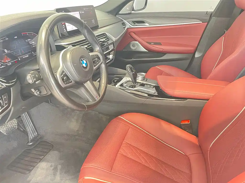 BMW 5 Series 2021 — фото 10