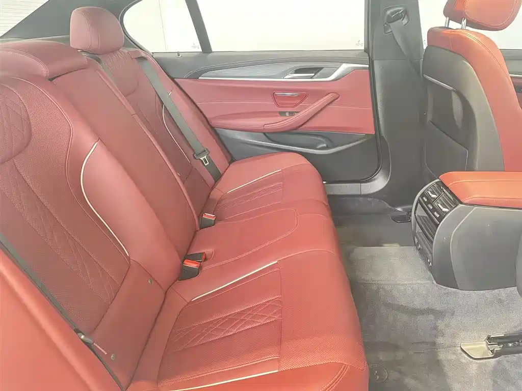 BMW 5 Series 2021 — фото 15