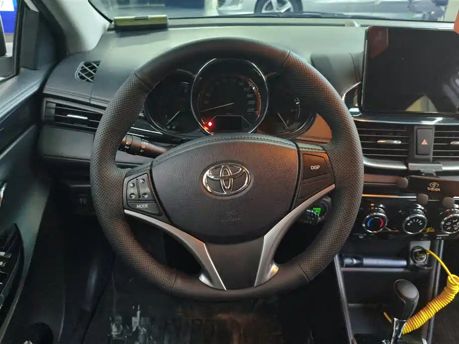 Toyota Yaris L 2020 — фото 15