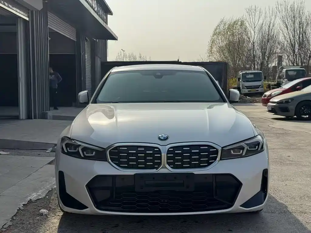 BMW 3 Series 2023 — фото 1