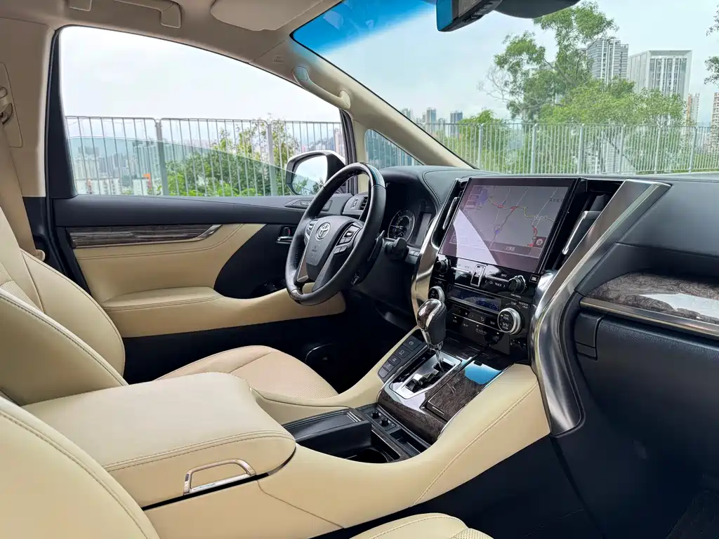 Toyota Alphard 2022 — фото 16