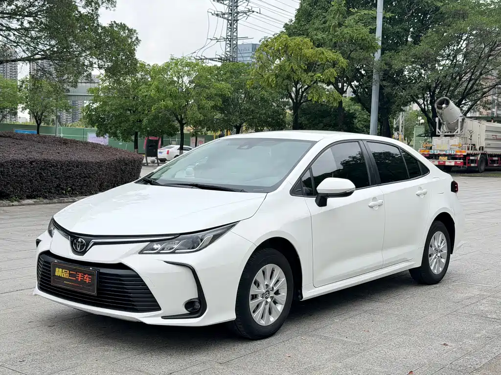 Toyota Corolla 2023 — фото 1