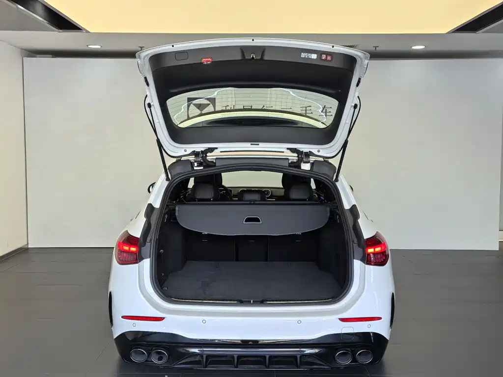 Mercedes-Benz C-Class AMG 2025 — фото 6