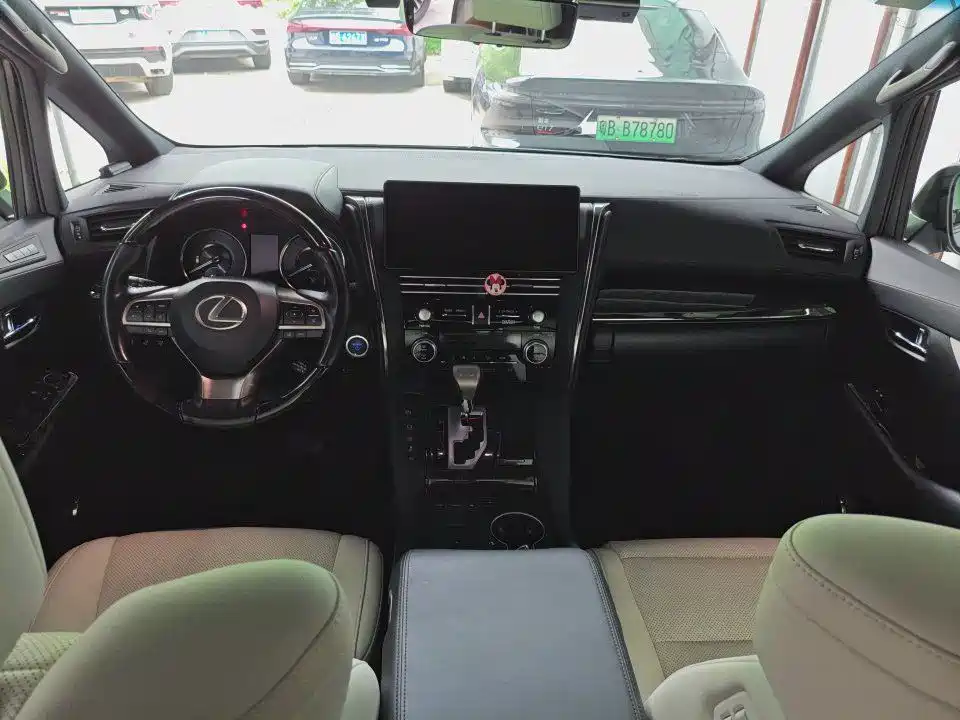 Lexus LM 2021 — фото 10