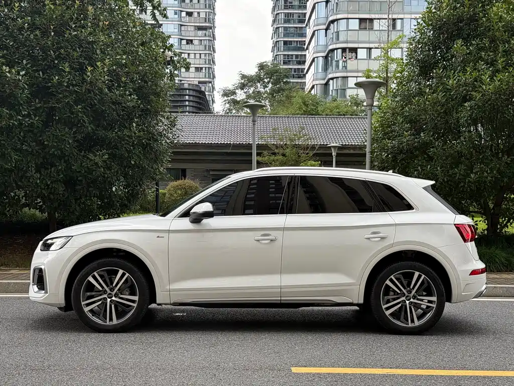 Audi Q5L 2023 — фото 2