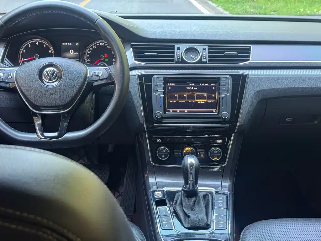 Volkswagen Passat 2018 — фото 11