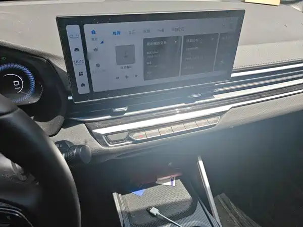 Geely Emgrand 2023