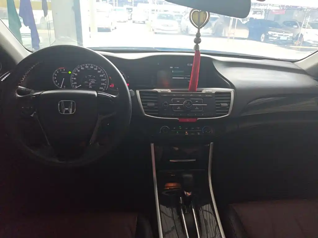 Honda Accord 2017 — фото 10