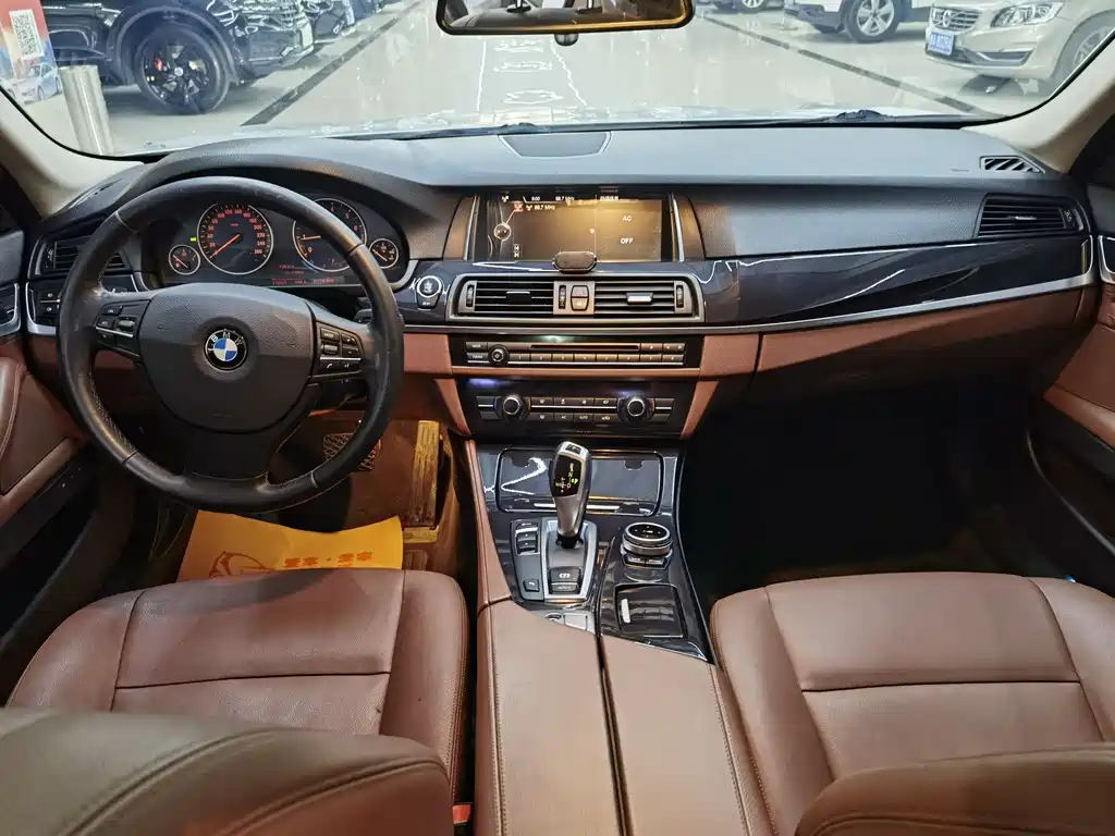 BMW 5 Series 2016 — фото 12