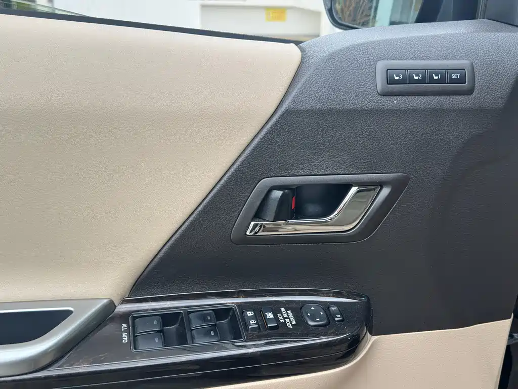 Toyota Alphard 2014 — фото 10