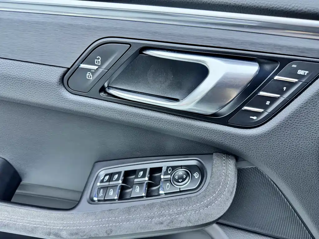 Porsche Macan 2021 — фото 11