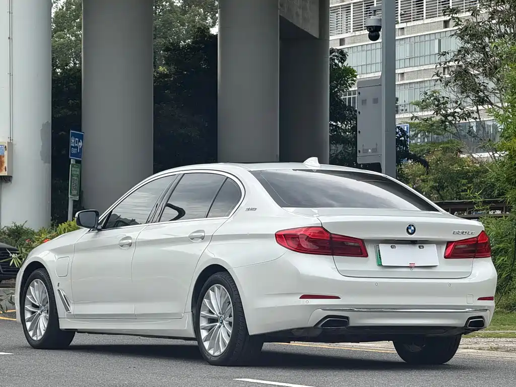 BMW 5 Series New Energy 2019 — фото 4