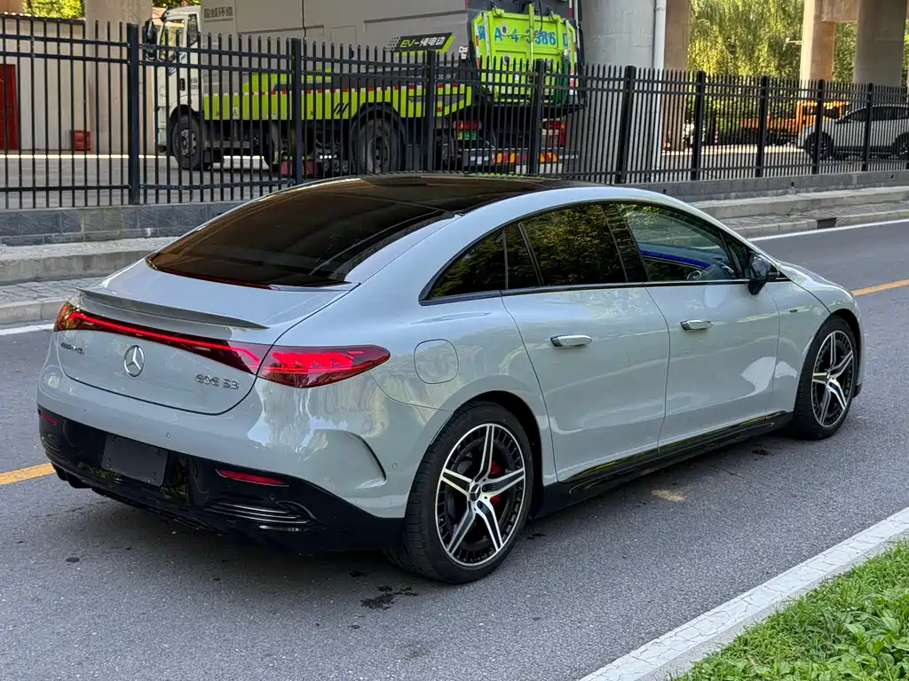 Mercedes-Benz EQE AMG 2023 — фото 4