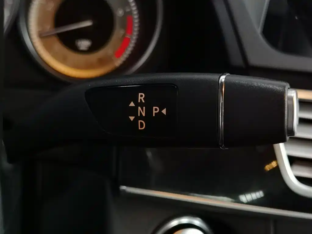 Mercedes-Benz E-Class 2015 — фото 13