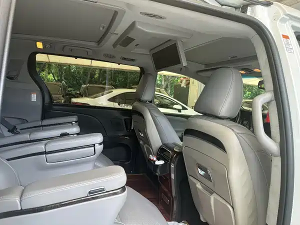 Toyota Sienna 2016