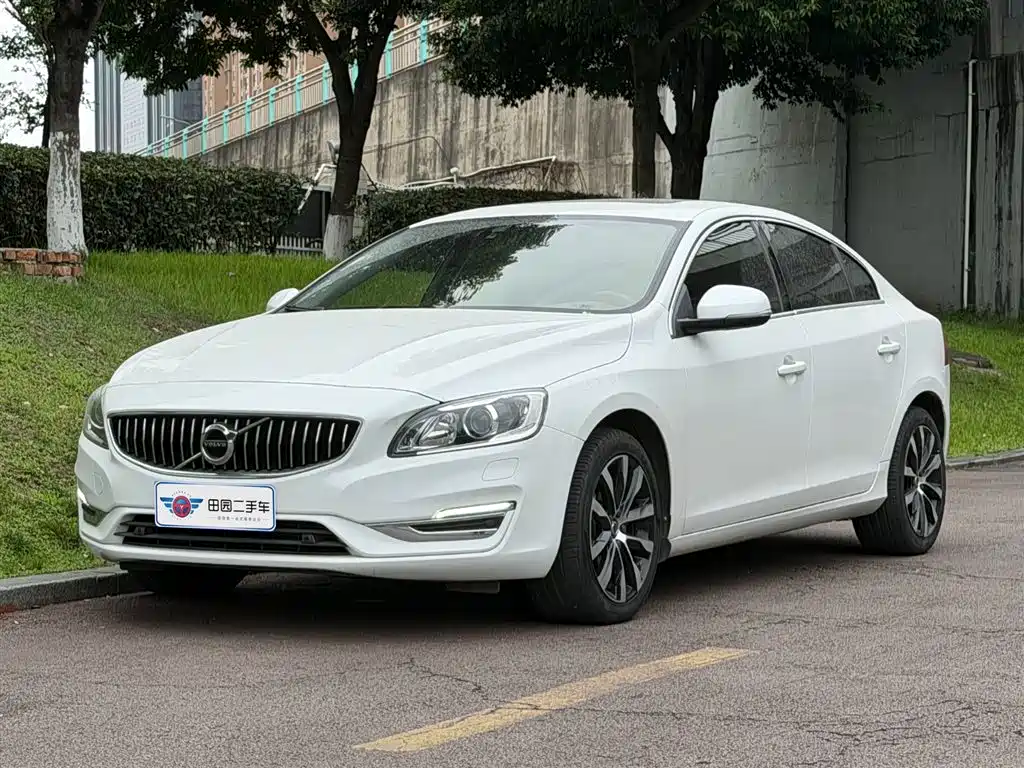 Volvo S60 2020 — фото 1