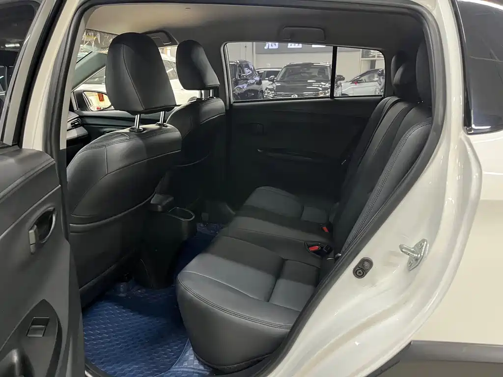 Toyota Yaris L 2023