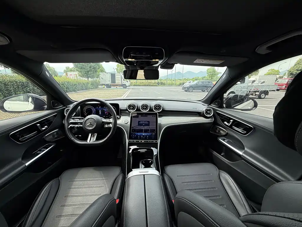 Mercedes-Benz C-Class 2023 — фото 10
