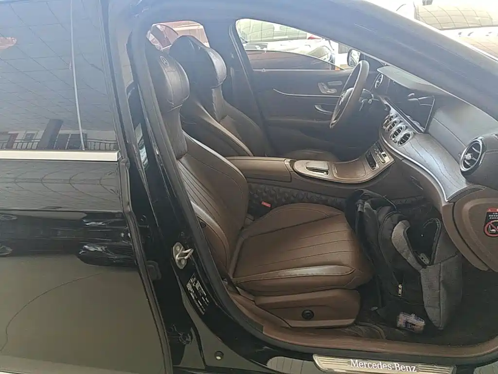 Mercedes-Benz E-Class 2023 — фото 25
