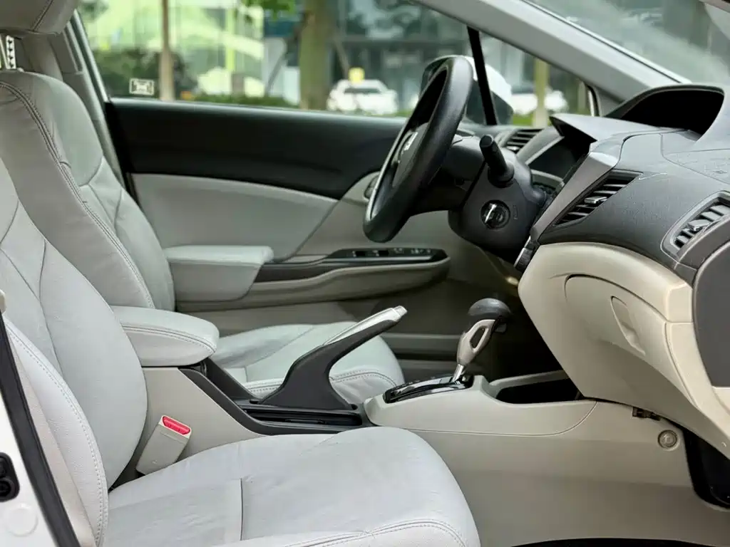 Honda Civic 2015 — фото 12