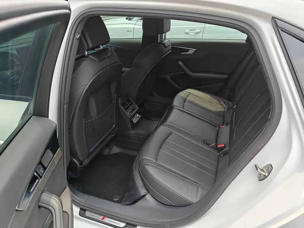 Audi A4L 2023