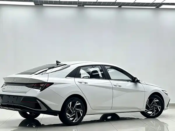 Hyundai Elantra 2023