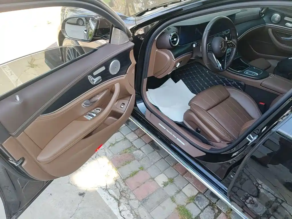 Mercedes-Benz E-Class 2023 — фото 16