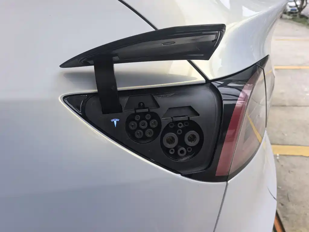 Tesla Model Y 2022 — фото 9