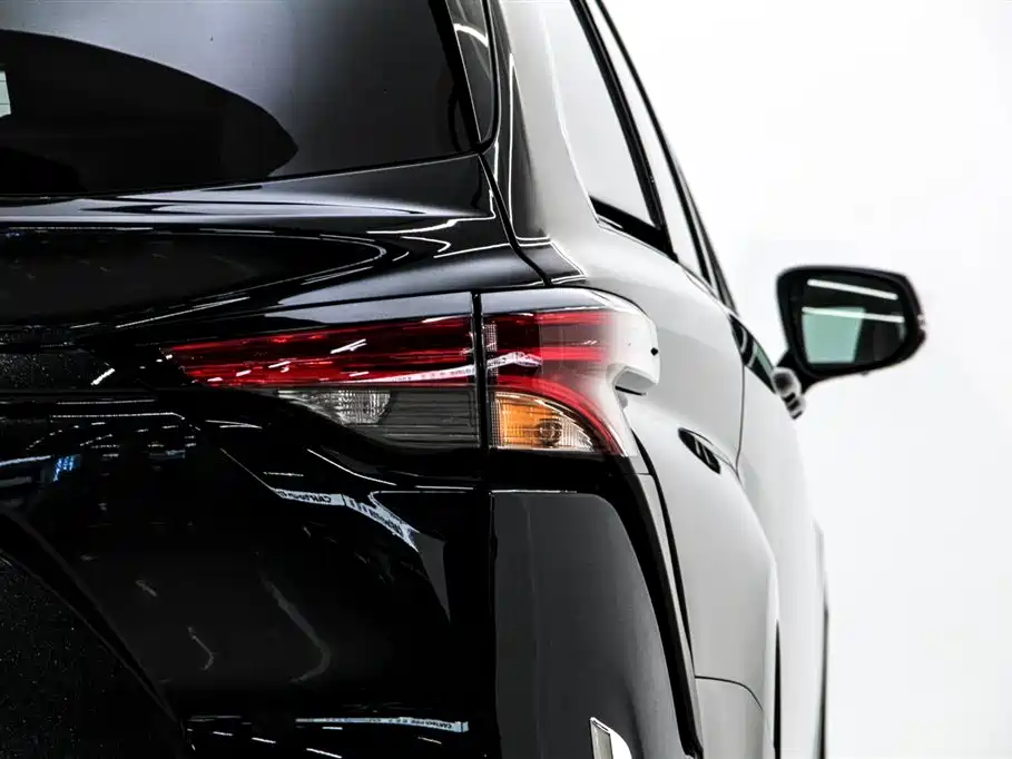 Toyota Sienna — фото 37
