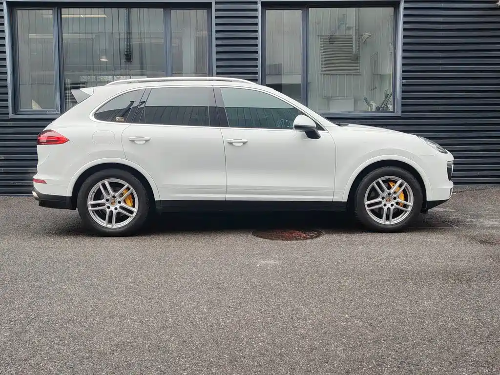 Porsche Cayenne 2017 — фото 15