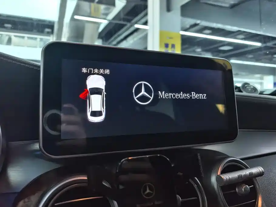 Mercedes-Benz GLC 2018 — фото 13