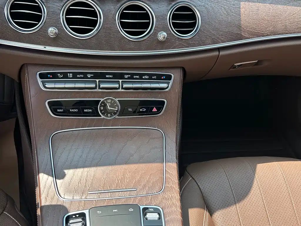Mercedes-Benz E-Class 2020 — фото 12