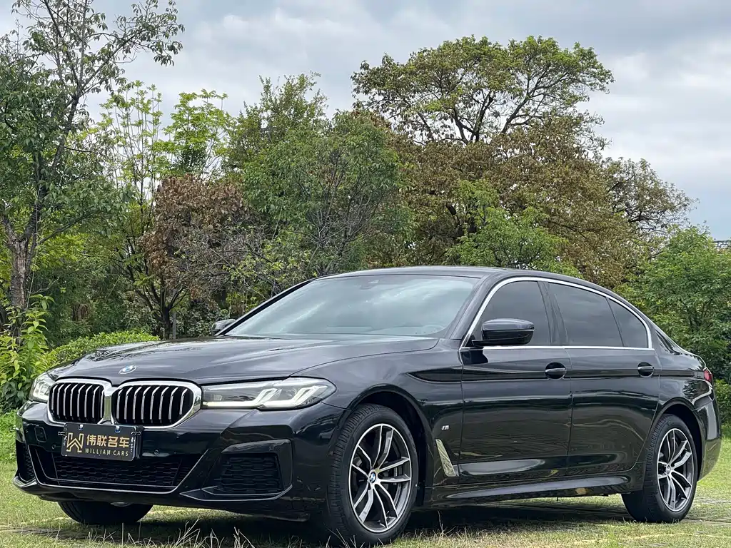 BMW 5 Series 2022 — фото 1