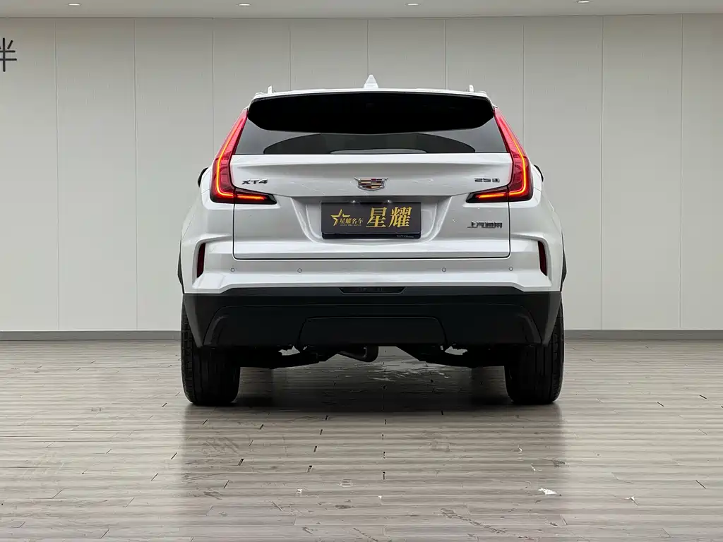 Cadillac XT4 2025 — фото 21