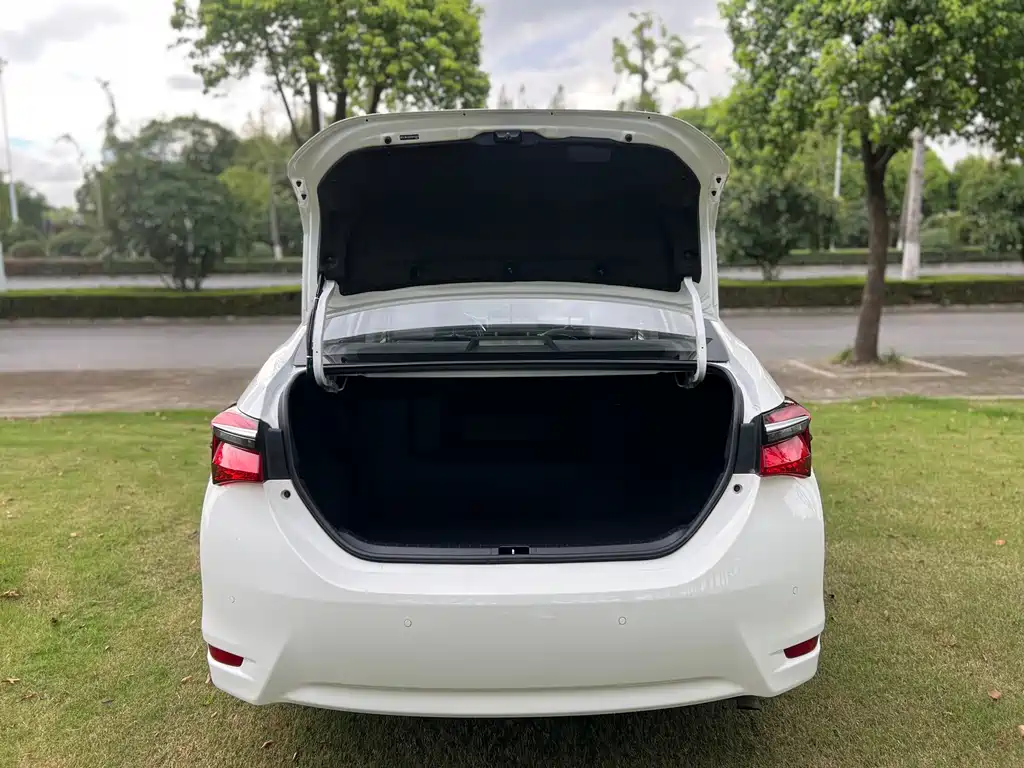Toyota Corolla 2018 — фото 19