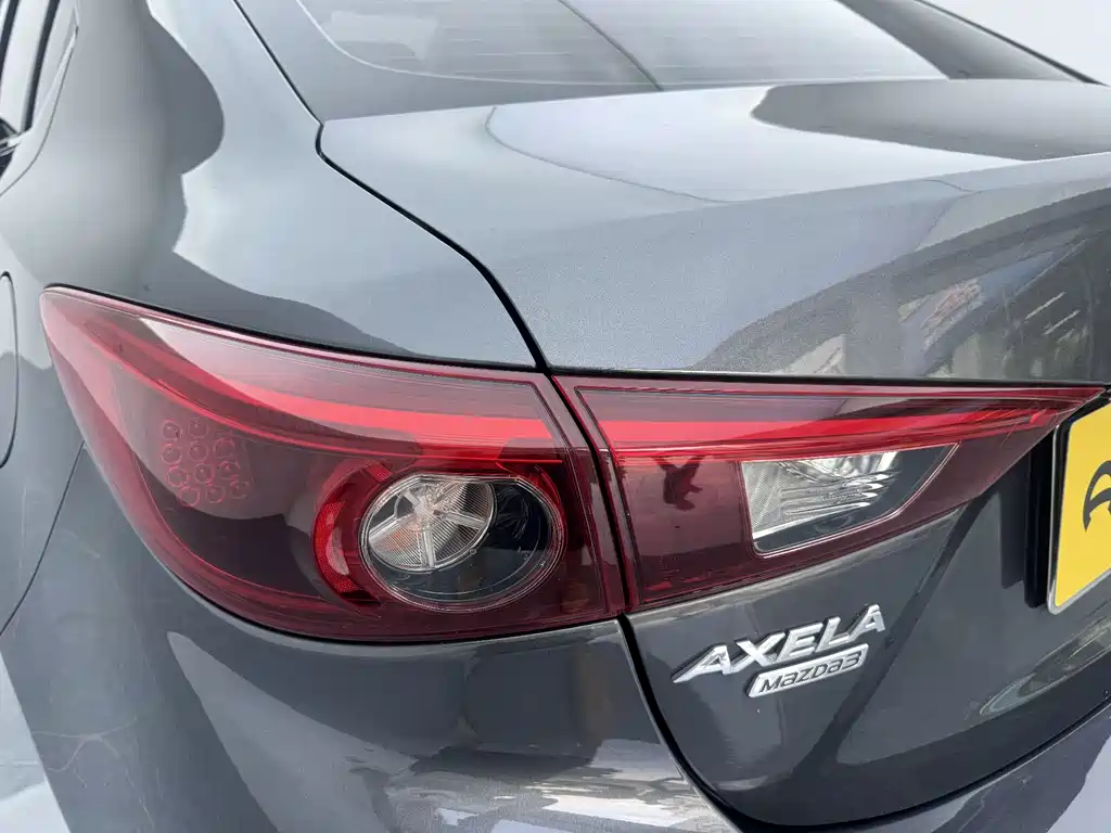 Mazda 3 Axela 2018 — фото 20