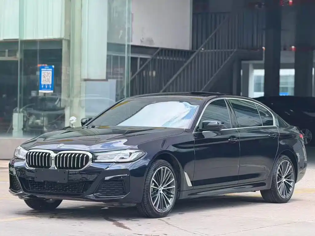 BMW 5 Series 2021 — фото 1
