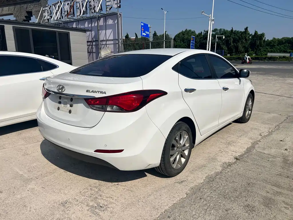 Hyundai Elantra Langdong 2016 — фото 8
