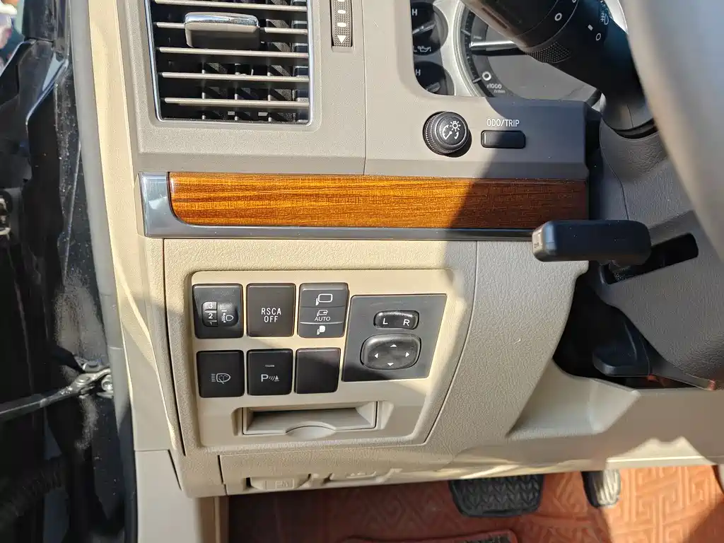 Toyota Land Cruiser 2018 — фото 6